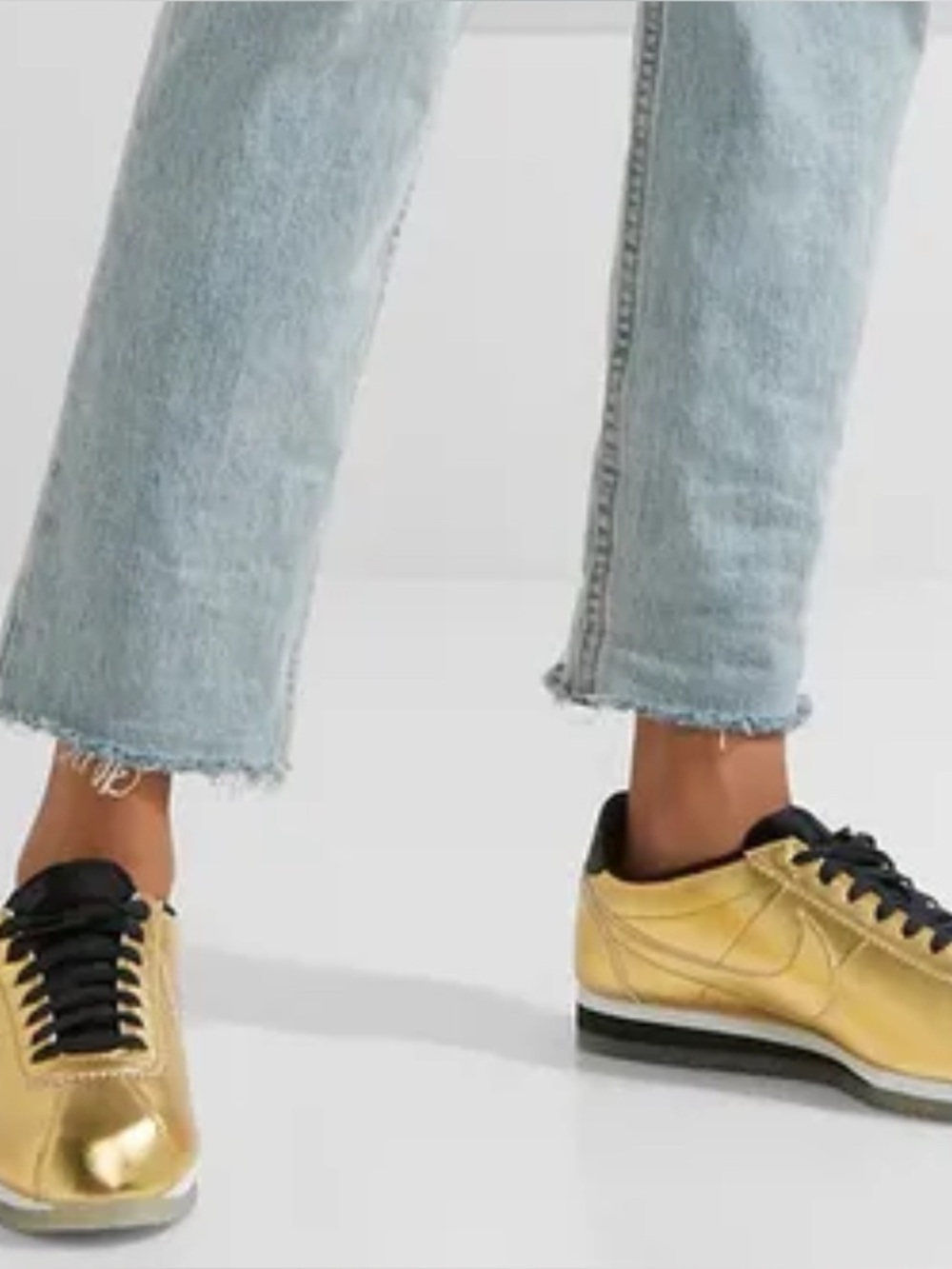 Nike Classic Cortez Leather SE sneaker in a metallic gold